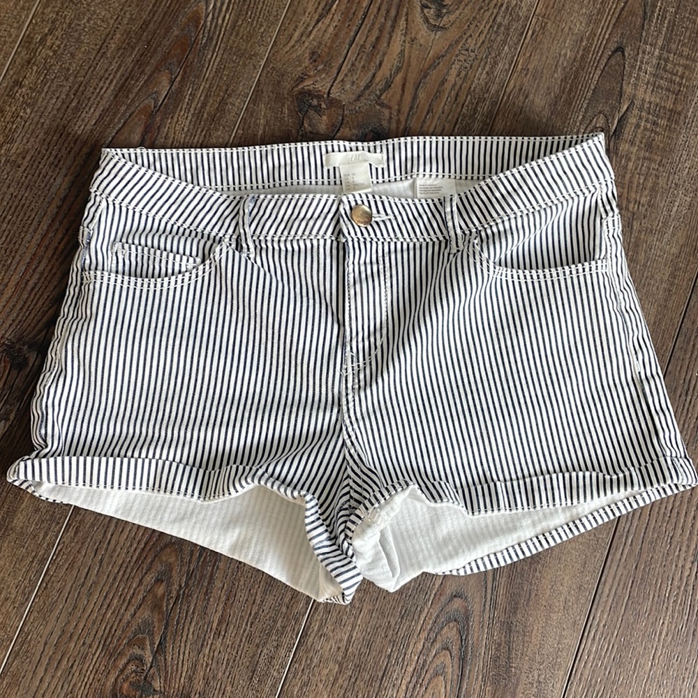 H & M striped shorts 8